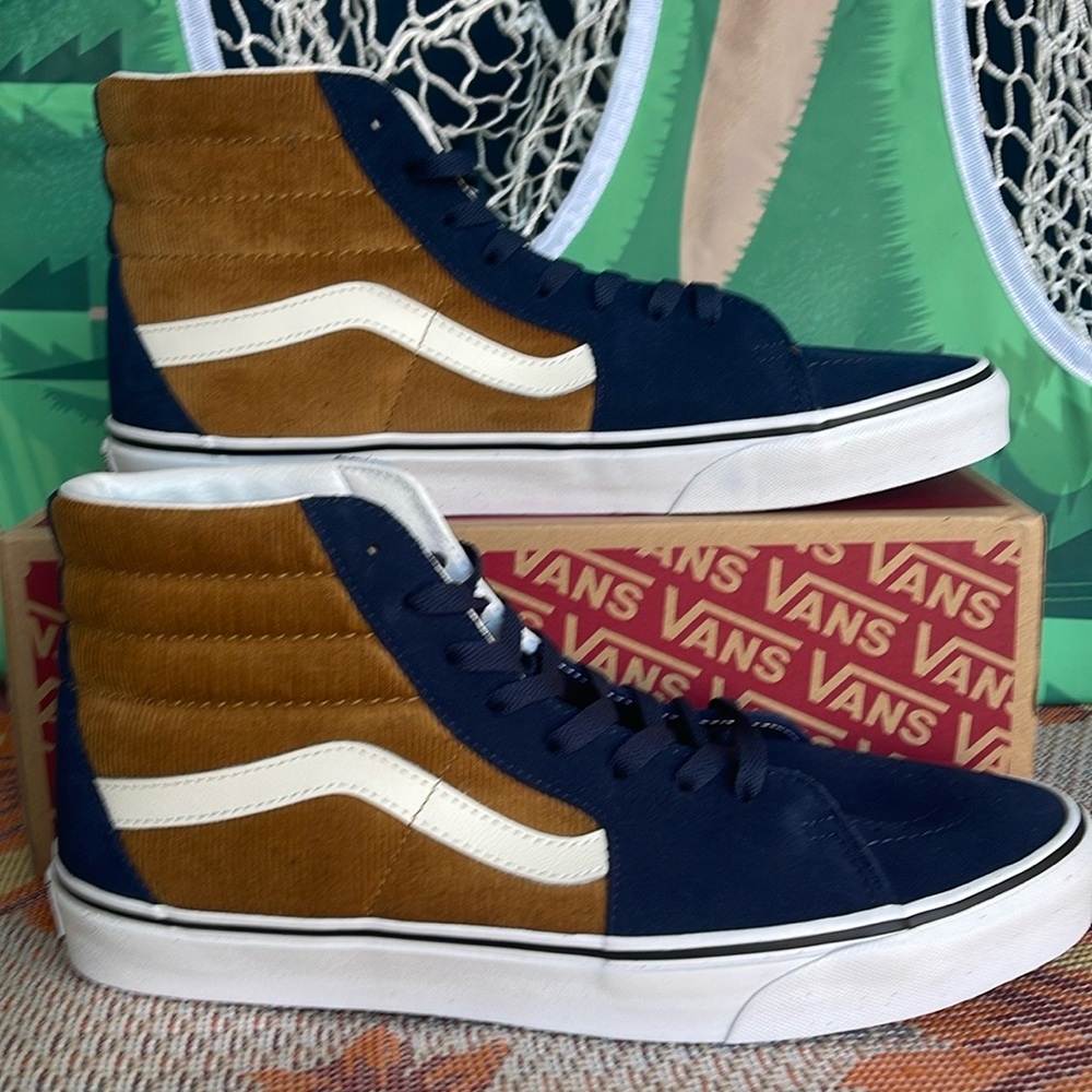 Vans Men’s Sk8-Hi
Mini Cord Blue/Brown
VN0007NS0BO
Sneakers
UNISEX CORDUROY - Picture 1 of 16